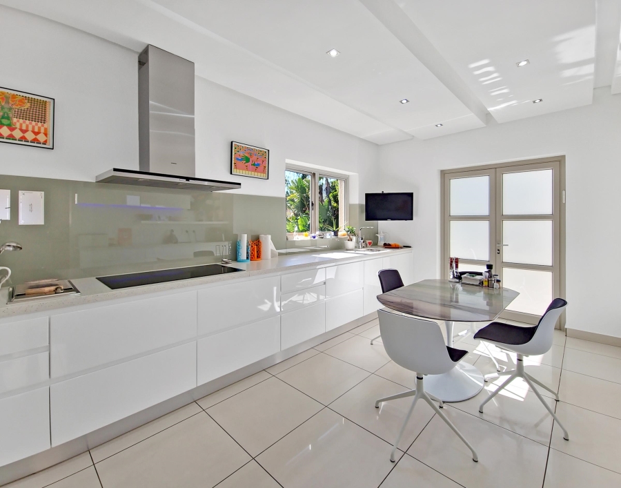 4 Bedroom Property for Sale in Fresnaye Western Cape